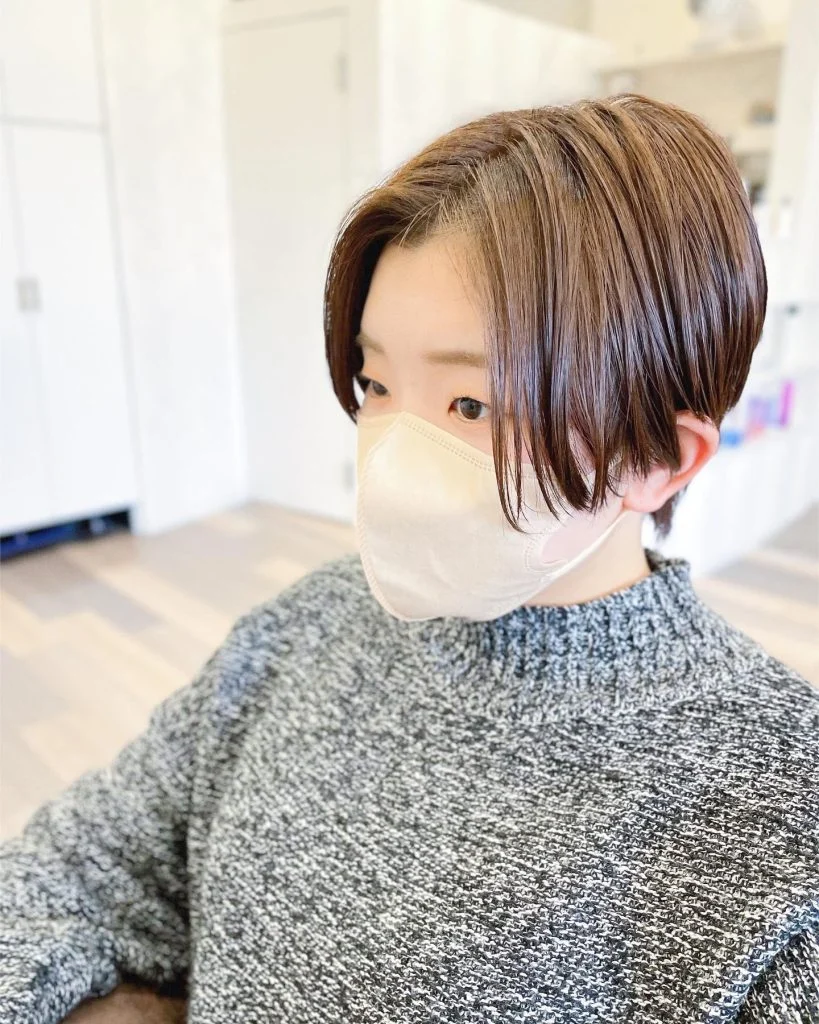 レザーカットで抜け感ある大人なハンサムショート。オイルスタイリングのみ。