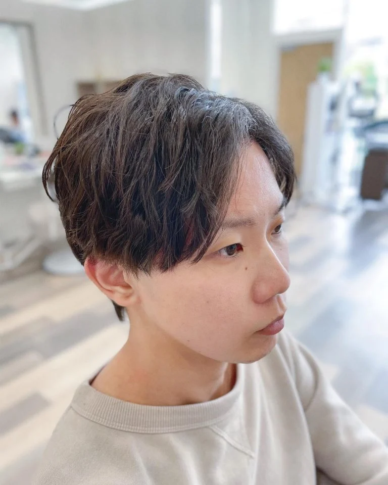 緩めのツイストパーマで垢抜け。