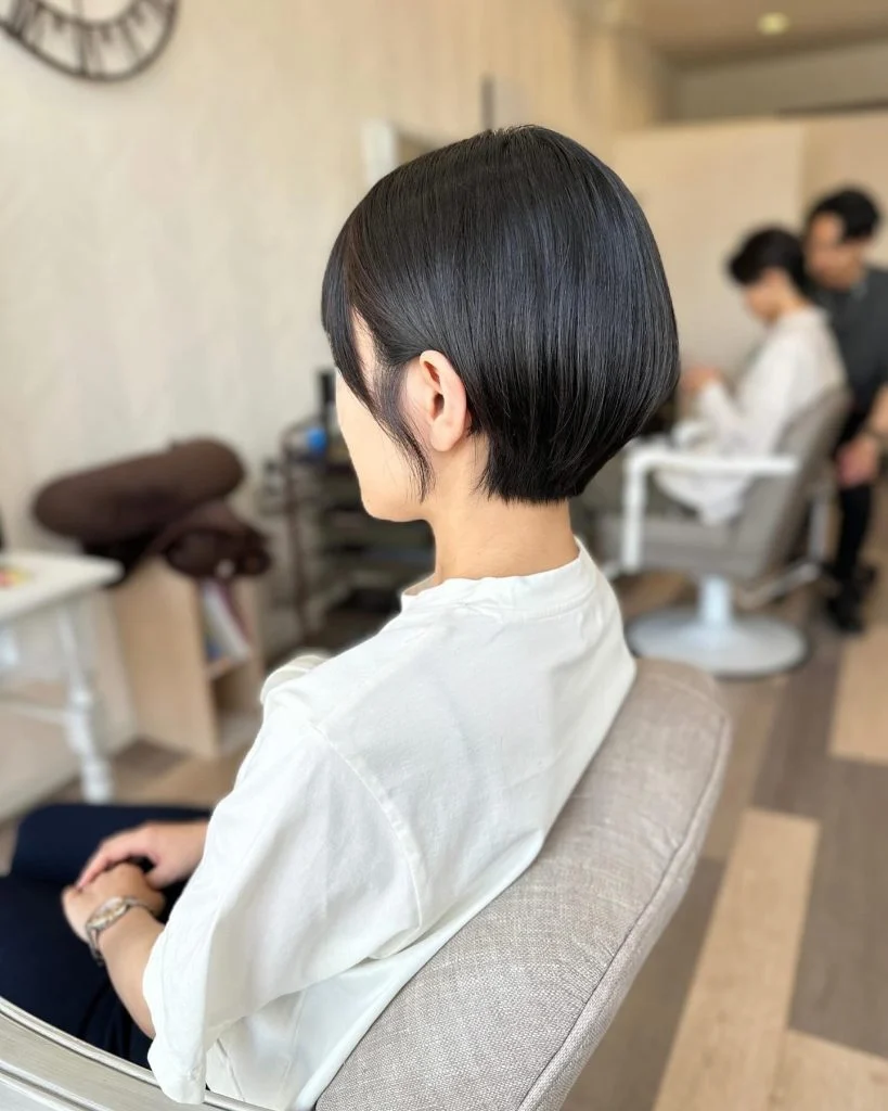 縮毛矯正でスッキリコンパクトショートに！髪質に合わせたお薬を使うので、思い通りの仕上がりになります☺️