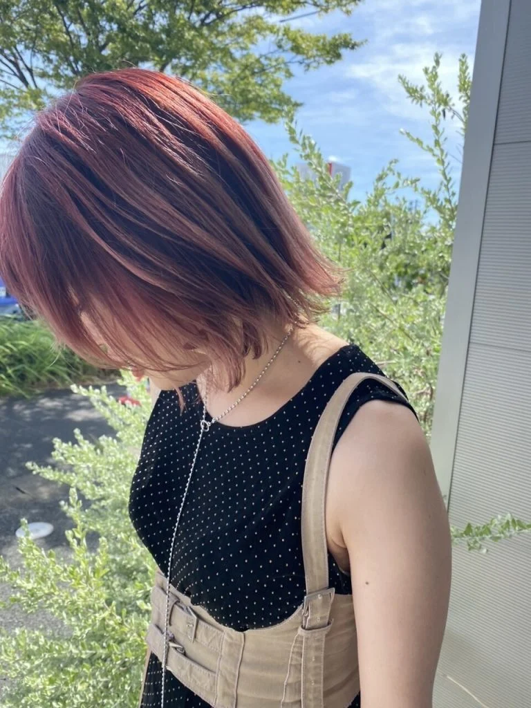 ピンクベージュ